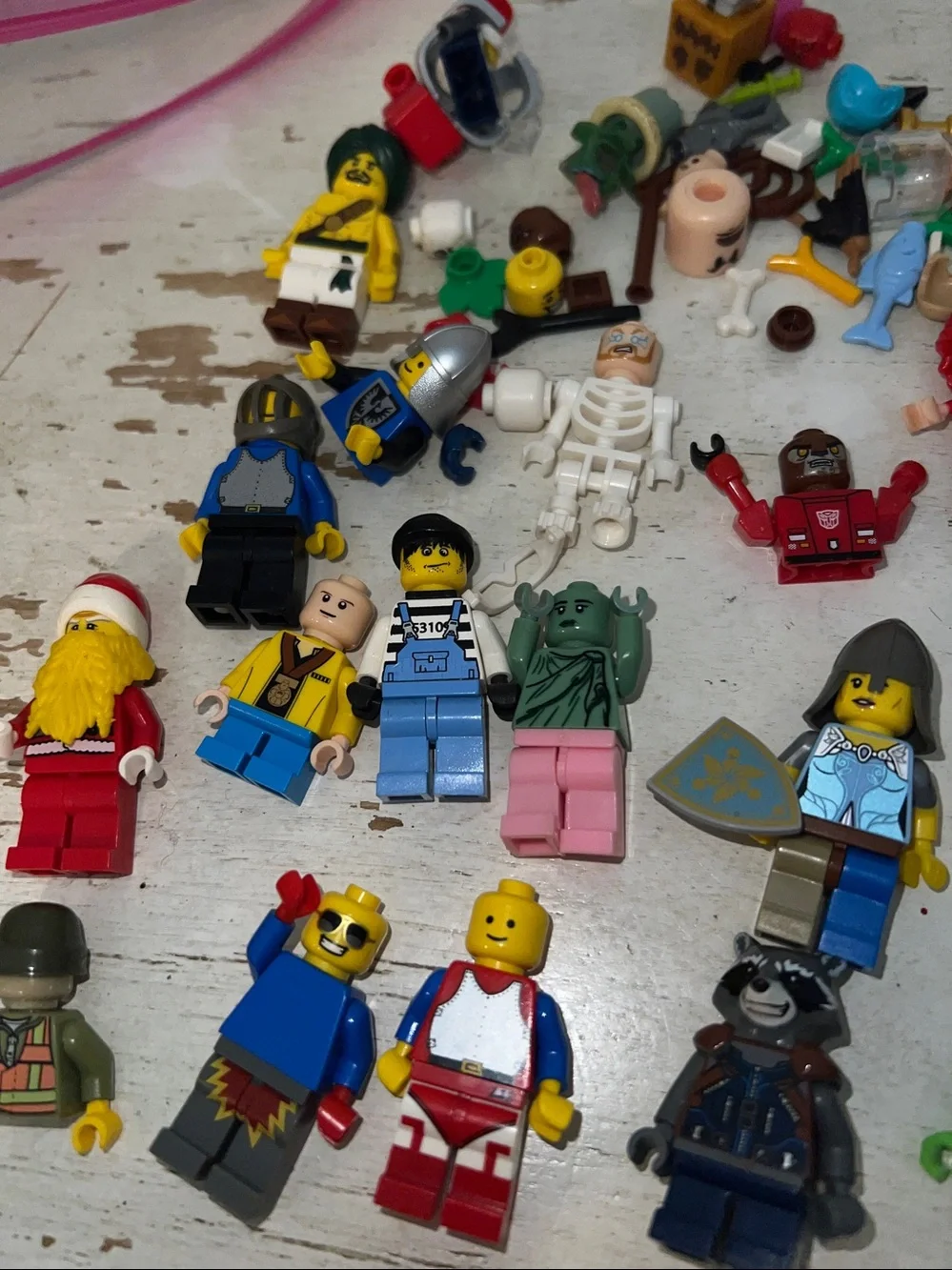 Lot Lego mini figures & accessories